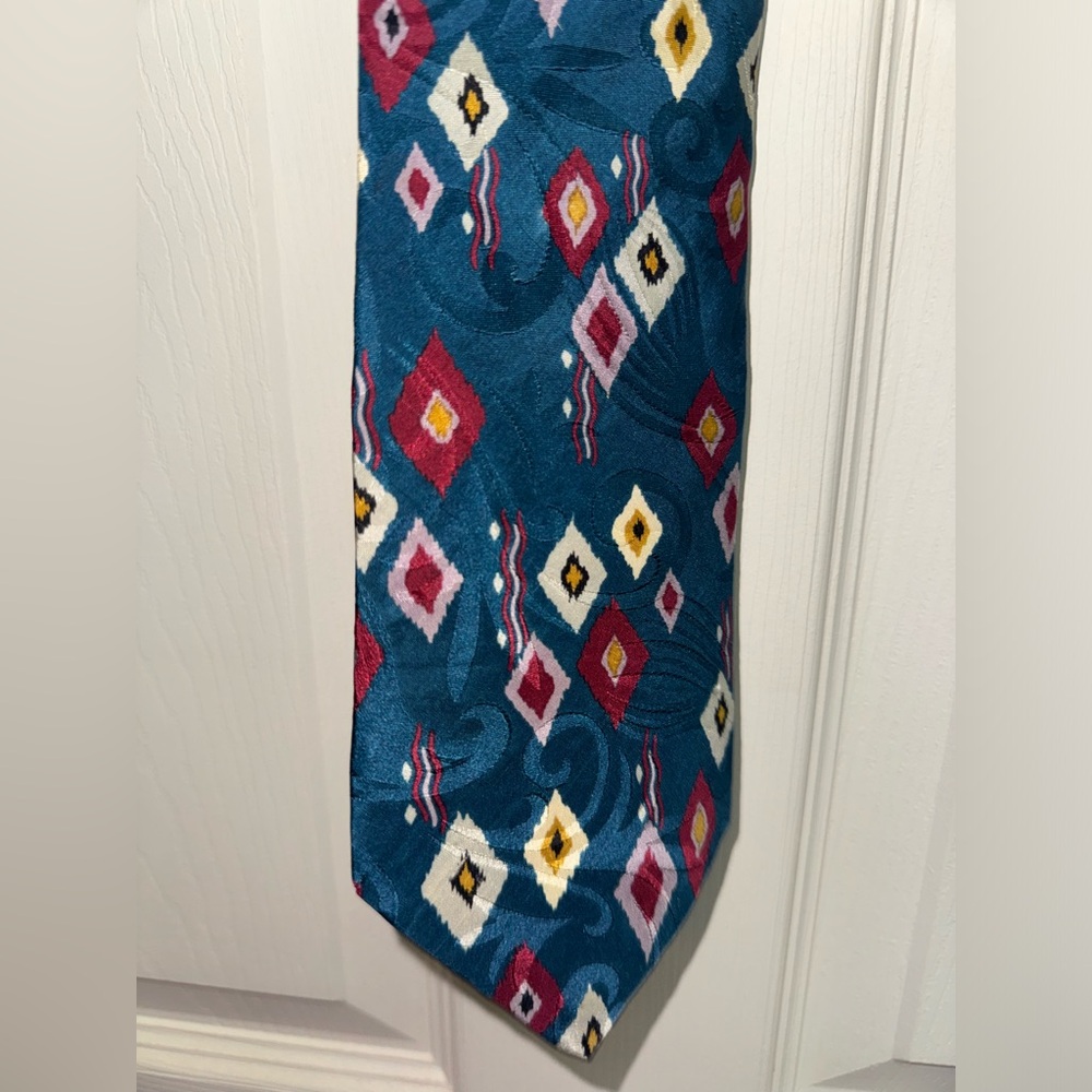 Bugatti Geometric Pattern Tie - Picture 2 of 4